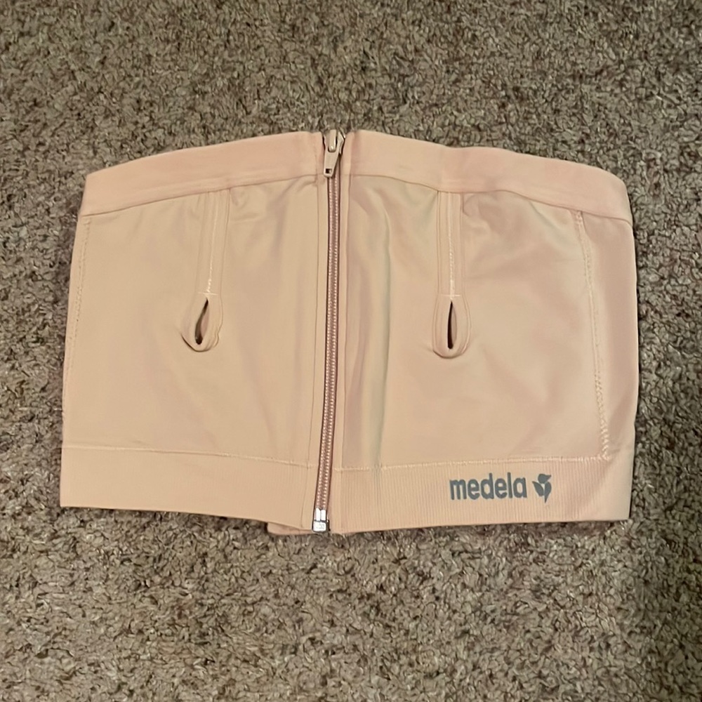 Medela breast pump bra. Size medium.